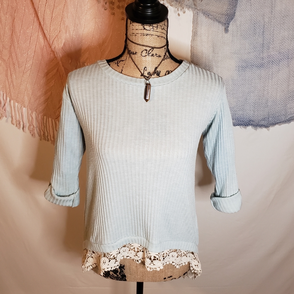 3/4 sleeve open back spring top with lace detail